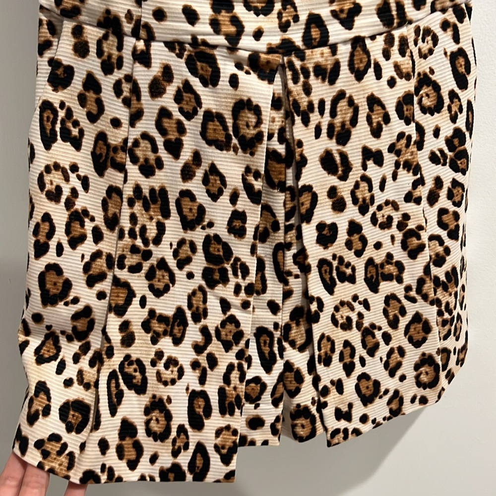 Guess Animal-print Leopard Illusion - Picture 7 of 9